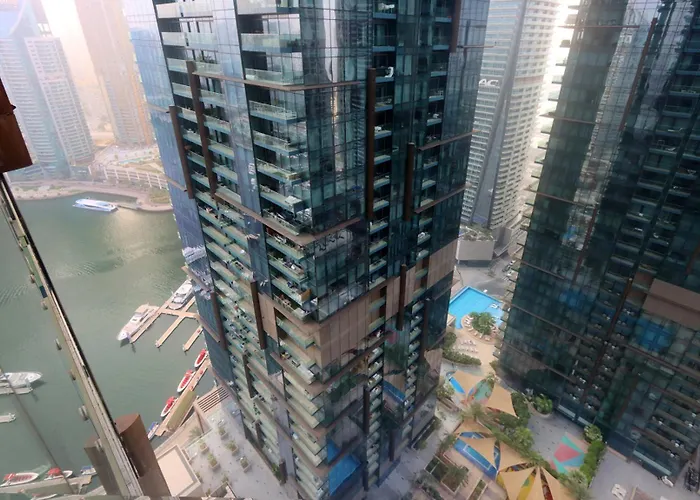 Luxury 2Br Waterfront Oasis In Marinagate - Livbnb
